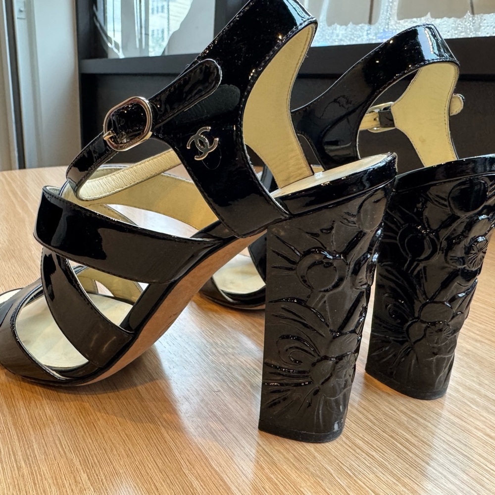 CHANEL Black Patent Leather High-Heeled Sandals - Picture 5 of 8